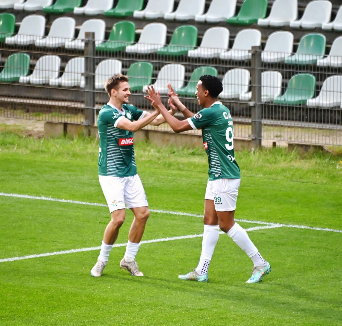 Lommel SK wint met 6-1 van SL16 Standard