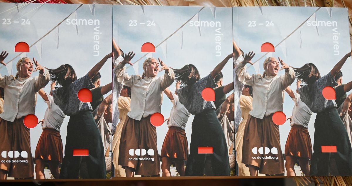 Seizoensbrochure De Adelberg in de bus