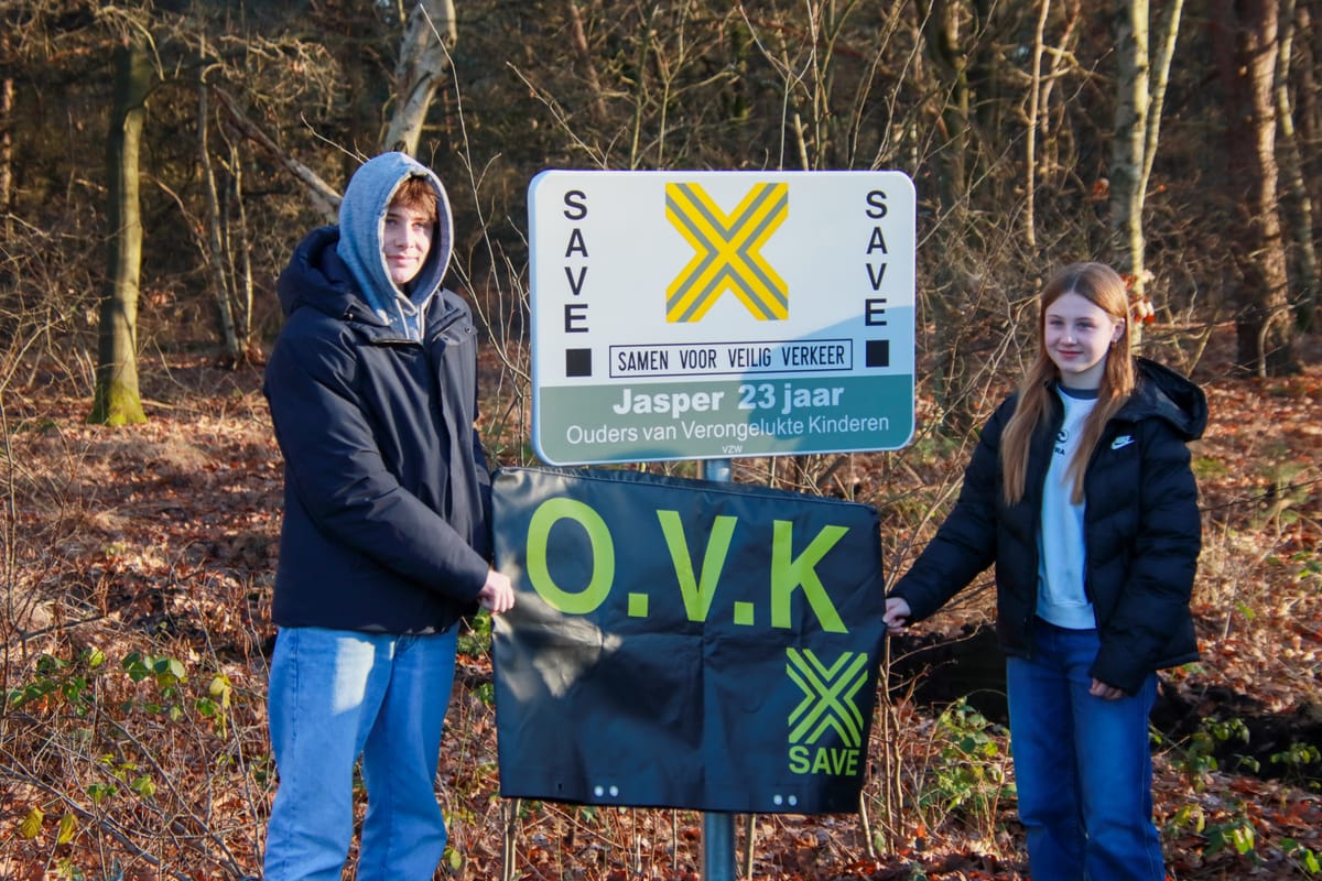 Onthulling SAVE-bord voor Jasper Seigers