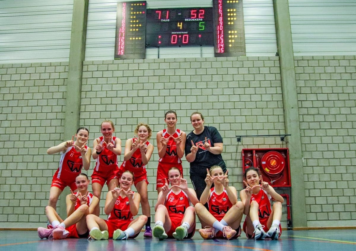 Dames M16 wonnen overtuigend vanmiddag