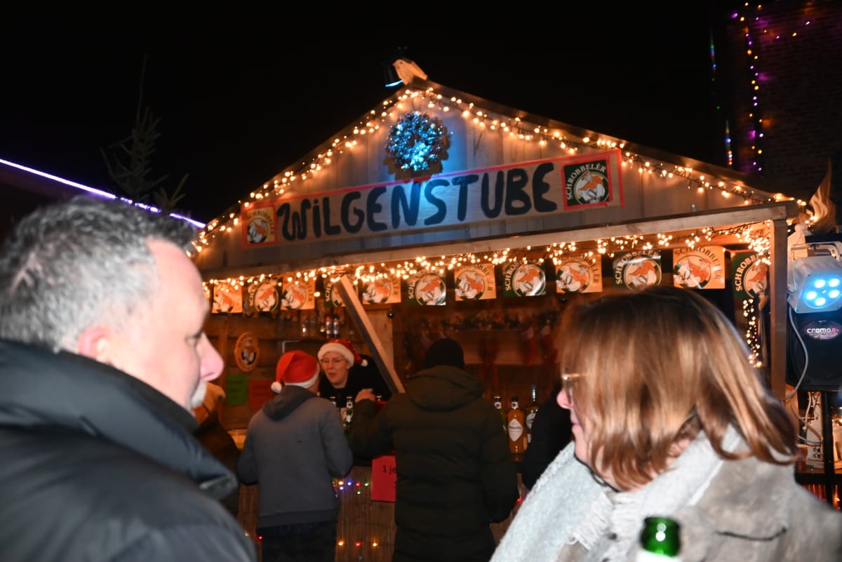 Kerstborrels en meer in de villawijk en de Wilgenstraat
