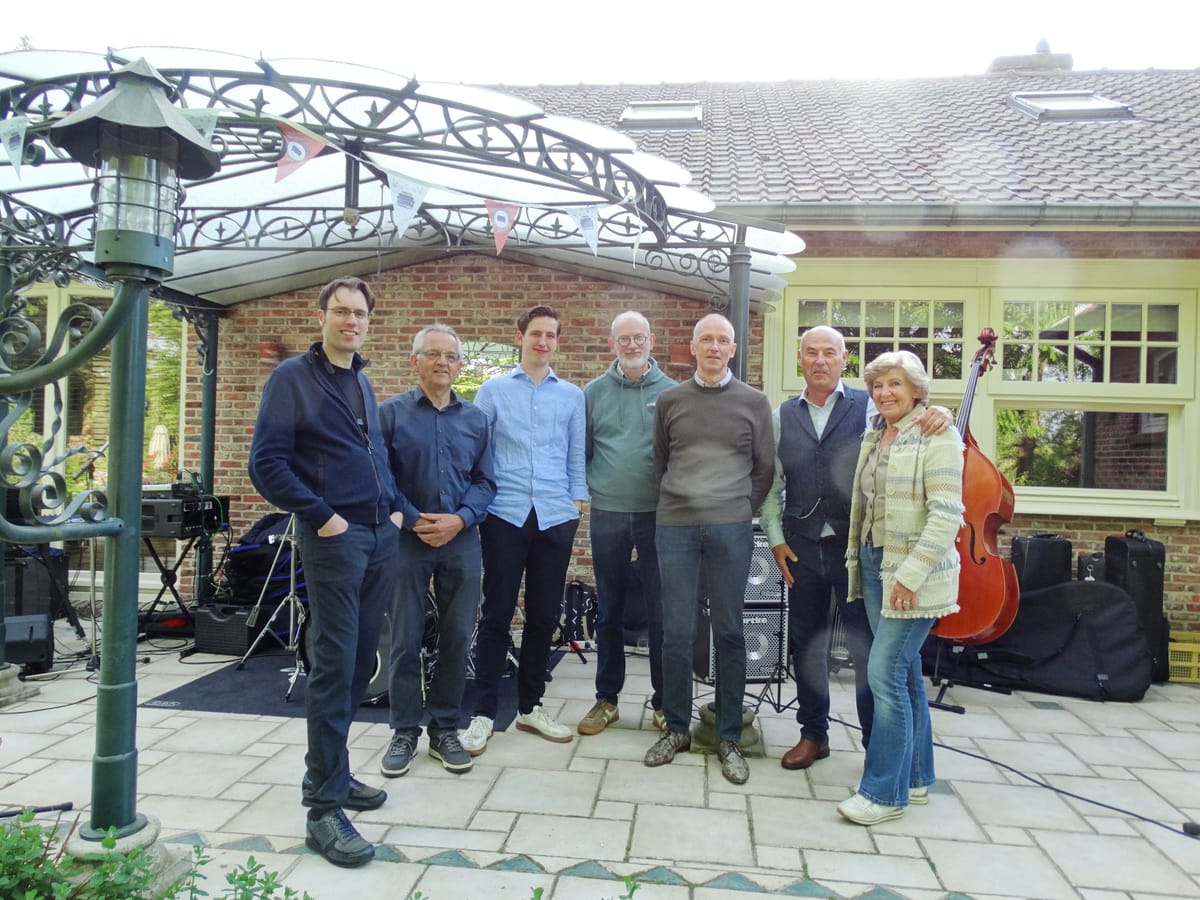 Gezellige drukte voor Jazzal Quintet op 'Gluren bij de Buren'