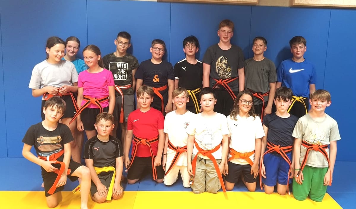 Seizoen ju-jitsu voldaan afgesloten – klaar voor een frisse start in september!