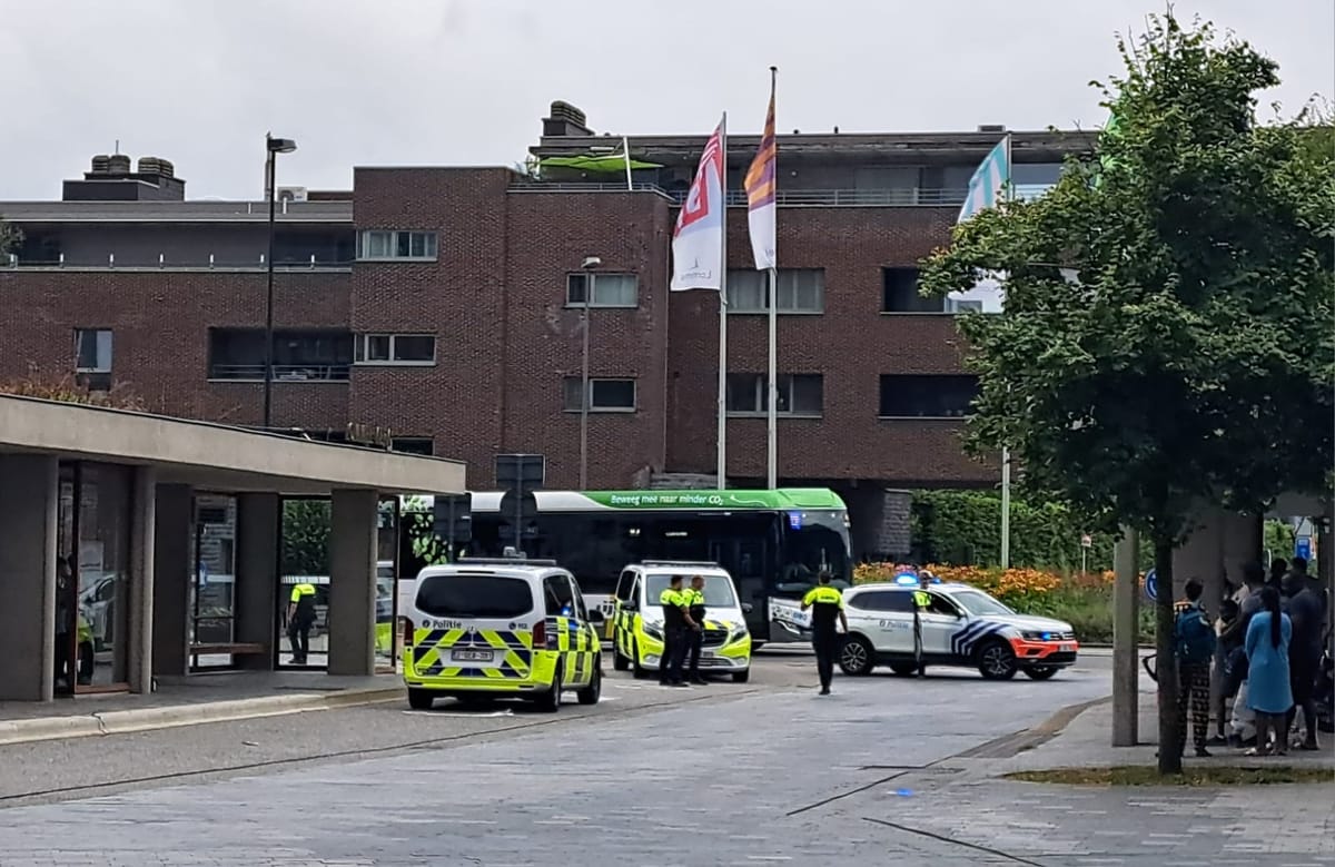 Steekpartij aan bushalte Kerk
