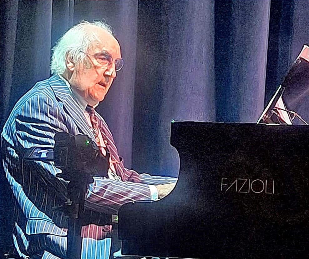Docent en pianist Frans van der Tak (78) overleden