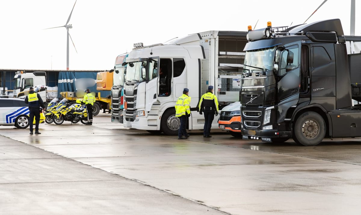 𝐂𝐨𝐧𝐭𝐫𝐨𝐥𝐞𝐚𝐜𝐭𝐢𝐞 𝐙𝐰𝐚𝐚𝐫 𝐕𝐞𝐫𝐯𝐨𝐞𝐫