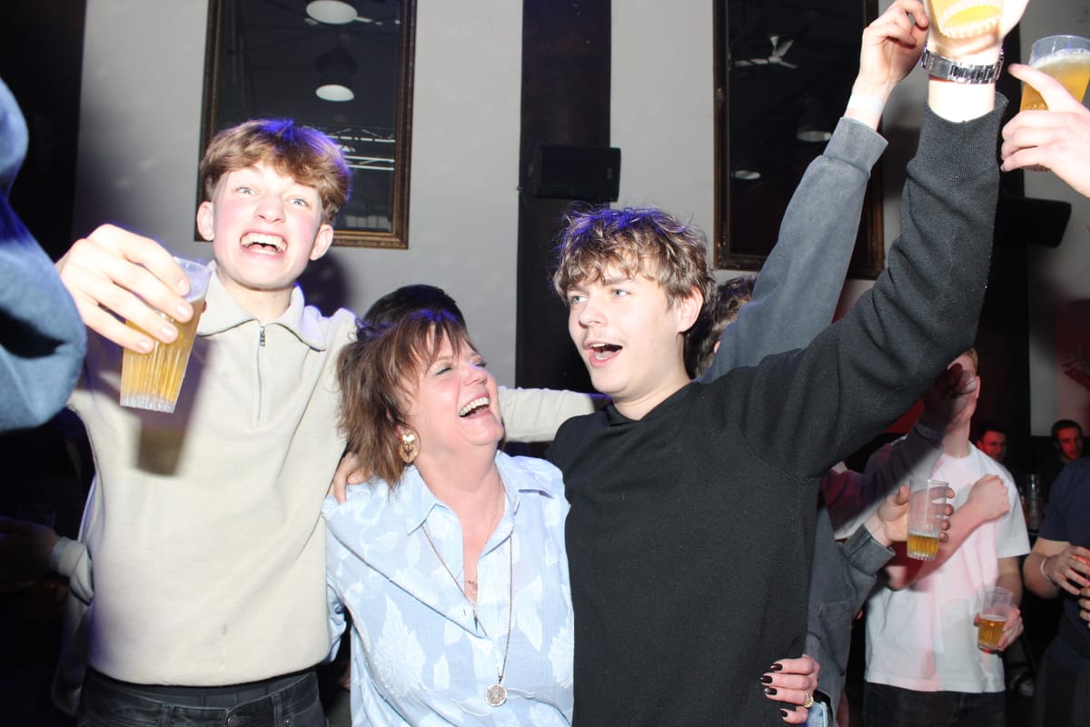 Geweldige XMos party in de Commerce