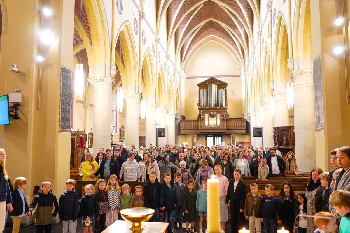 Hartverwarmende paasviering in Lommel-Centrum