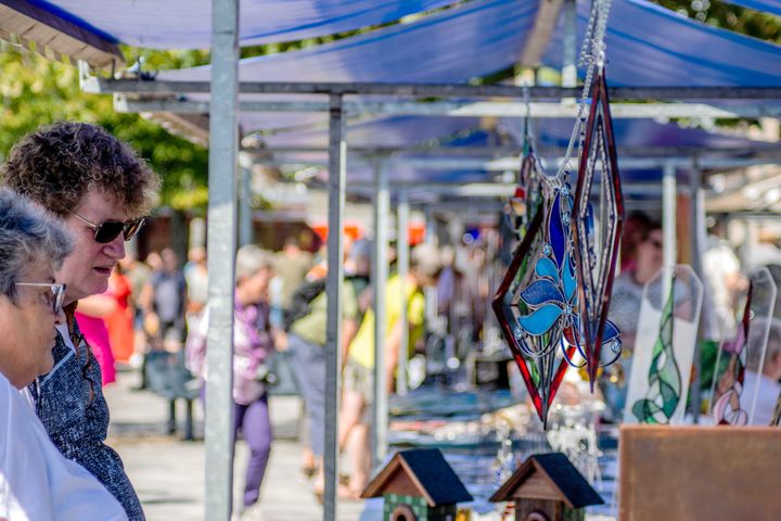 Meer dan 60 glaskunstenaars op de Lommelse Glasmarkt