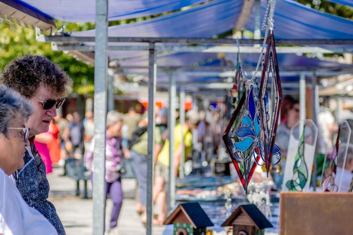 Meer dan 60 glaskunstenaars op de Lommelse Glasmarkt