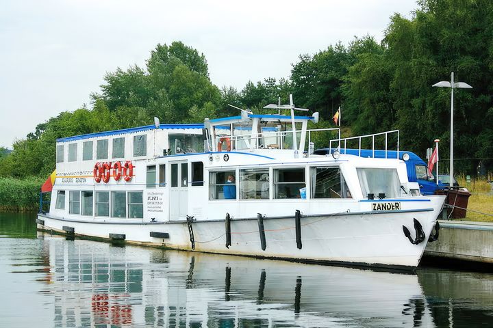 Bootje varen over het Kanaal van Beverlo