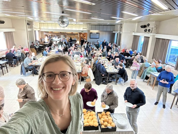 Volle parochiezaal voor 'Ontbijt met Sofie'
