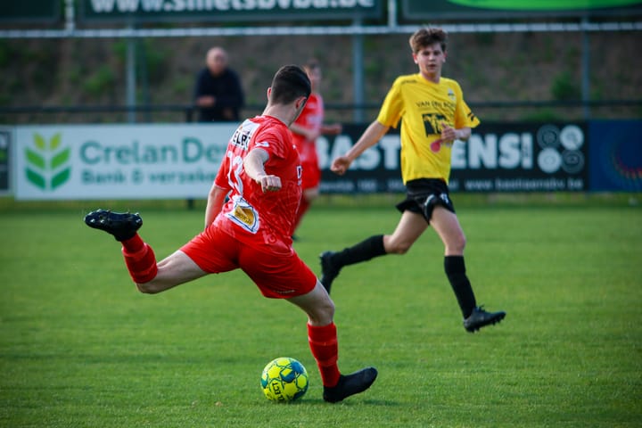 Grenstrappers Kolonie winnen traditionele match