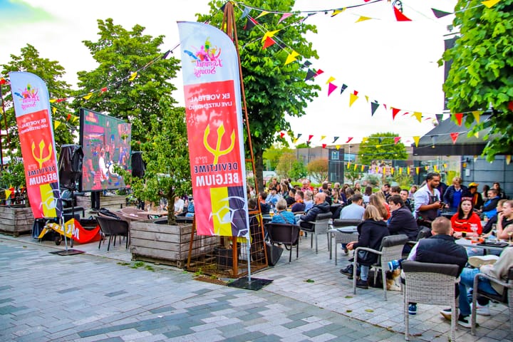 Voetbalsfeer in Lommel centrum