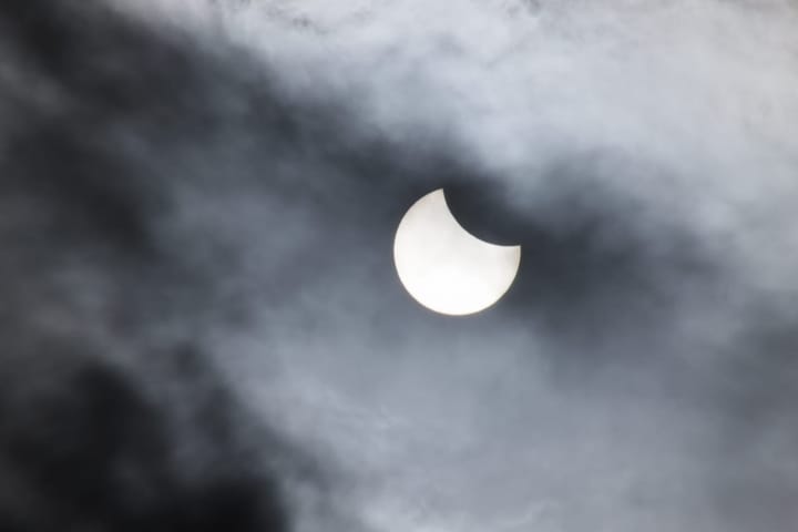 Gedeeltelijke zonsverduistering gisteren
