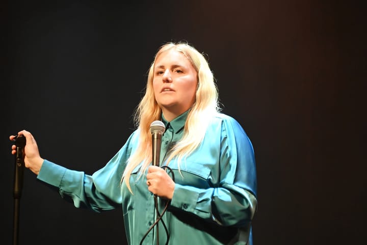 Amelie Albrecht schittert in De Adelberg
