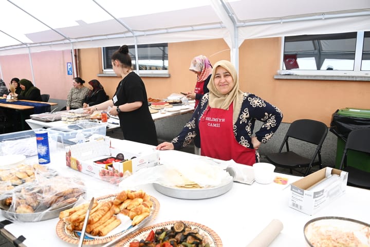 Fijne geuren, kleuren en mensen op Turks Lentefeest