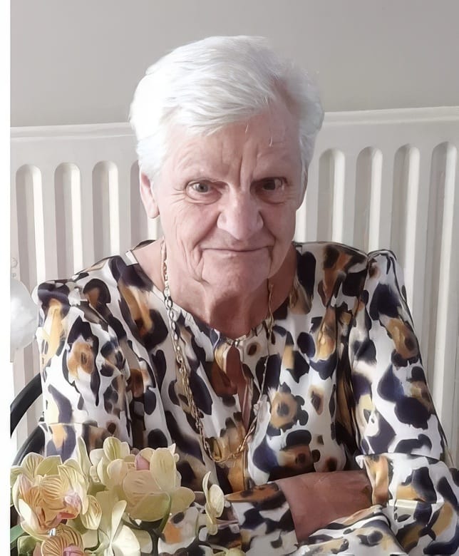 Dina Michiels overleden