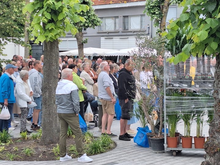 Bijzonder veel
volk op Pinksterjaarmarkt