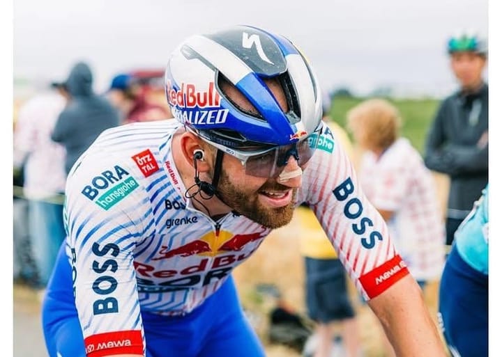 Jordi Meeus ten val op 3 km van de streep