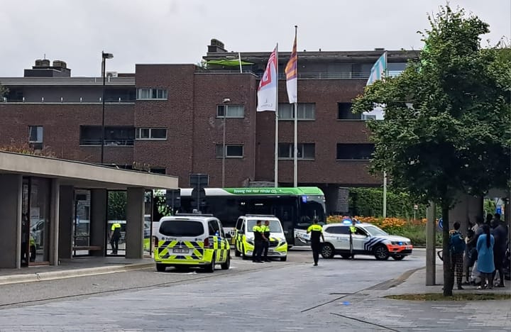 Steekpartij aan bushalte Kerk