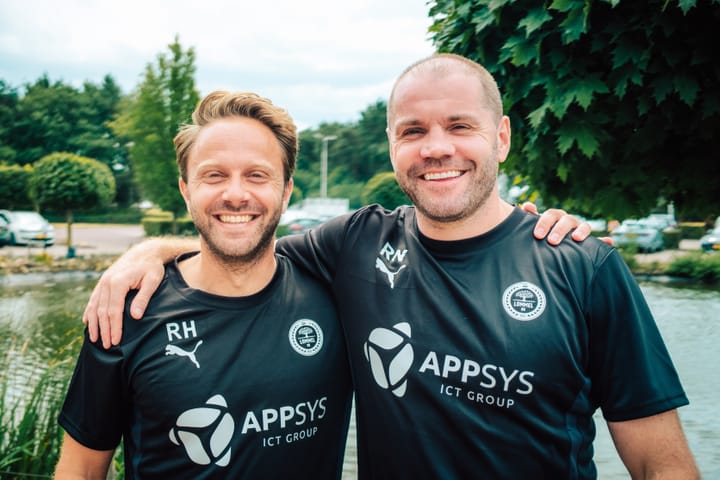 Robbie Neilson en Robin Henkens completeren voetbalstaf