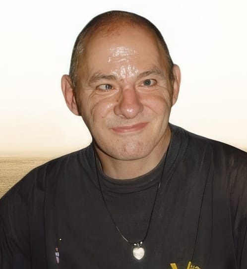 Henny van Hoof overleden