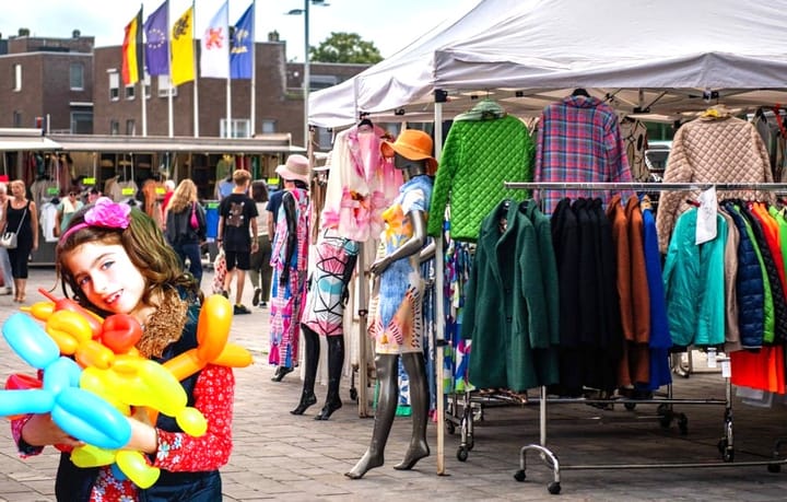 Morgen ballonnenplezier op de markt