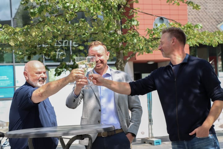 Geklonken op de vernieuwbouw van GlazenHuis en Visit Lommel