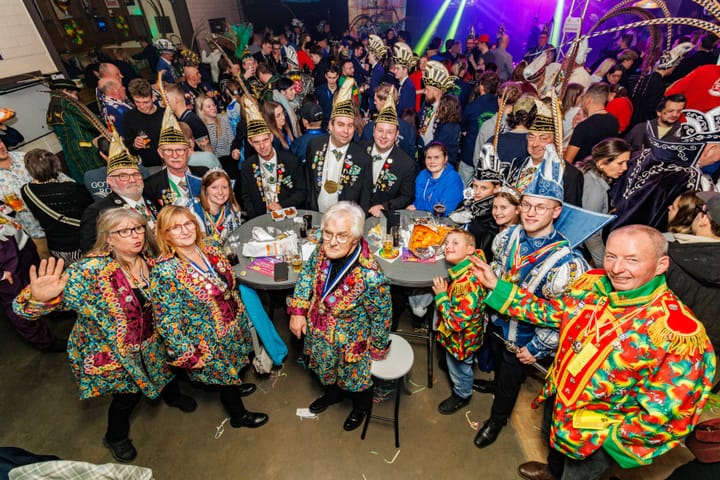 Bomvolle zaal op het Bal van CV De Rakkers