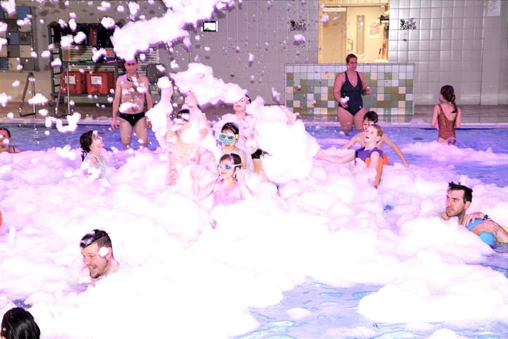 Schuimparty en 'zeemeermin-zwemmen' bij Optisport