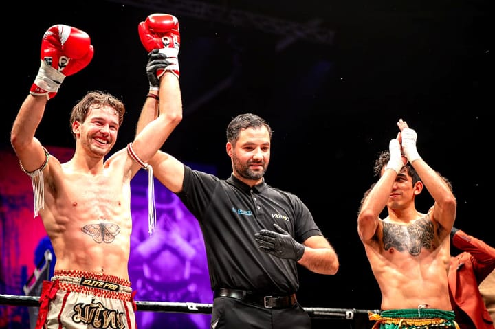 Bas Van Dijk wint op 'Fights at the Border'