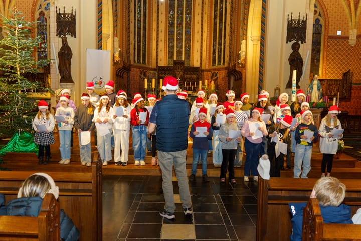 Schitterende kerstviering bij lagere school De Speling