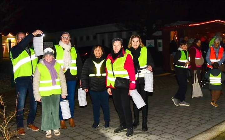 Sfeervolle lampionnentocht op Heeserbergen