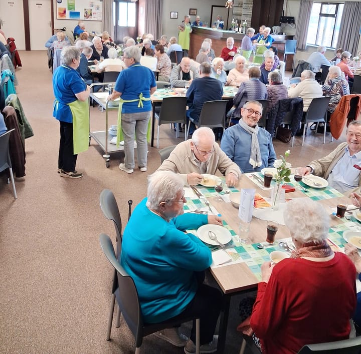 Gezellige drukte op het eerste wijkrestaurant van dit jaar in Kerkhoven