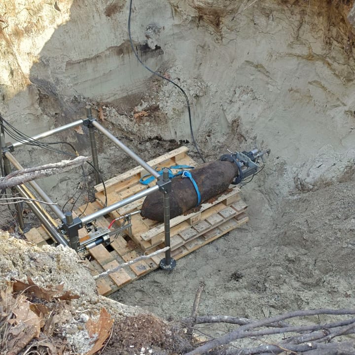 Foto's van "de bom" in Kattenbos