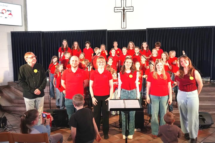 Kinderkoren Lokomotiefje en Kiliana concerteren op Heeserbergen