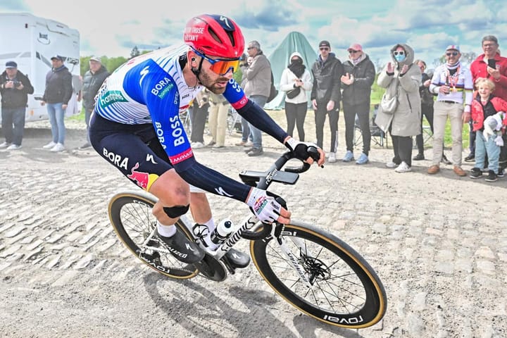 Jordi Meeus knap 17e in Parijs-Roubaix, zegetocht voor Wout van Aert
