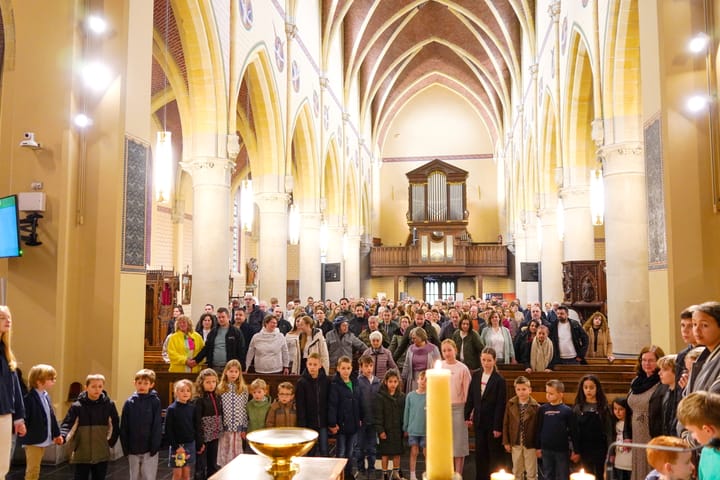 Hartverwarmende paasviering in Lommel-Centrum
